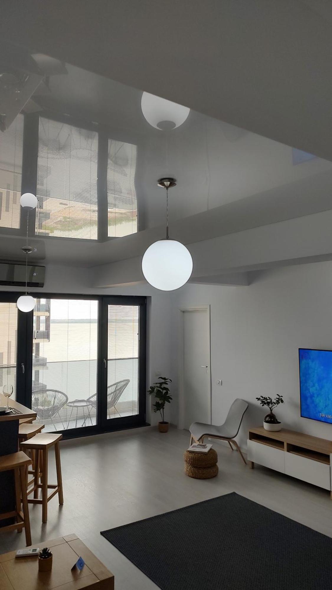 Van Studio Navodari Luaran gambar
